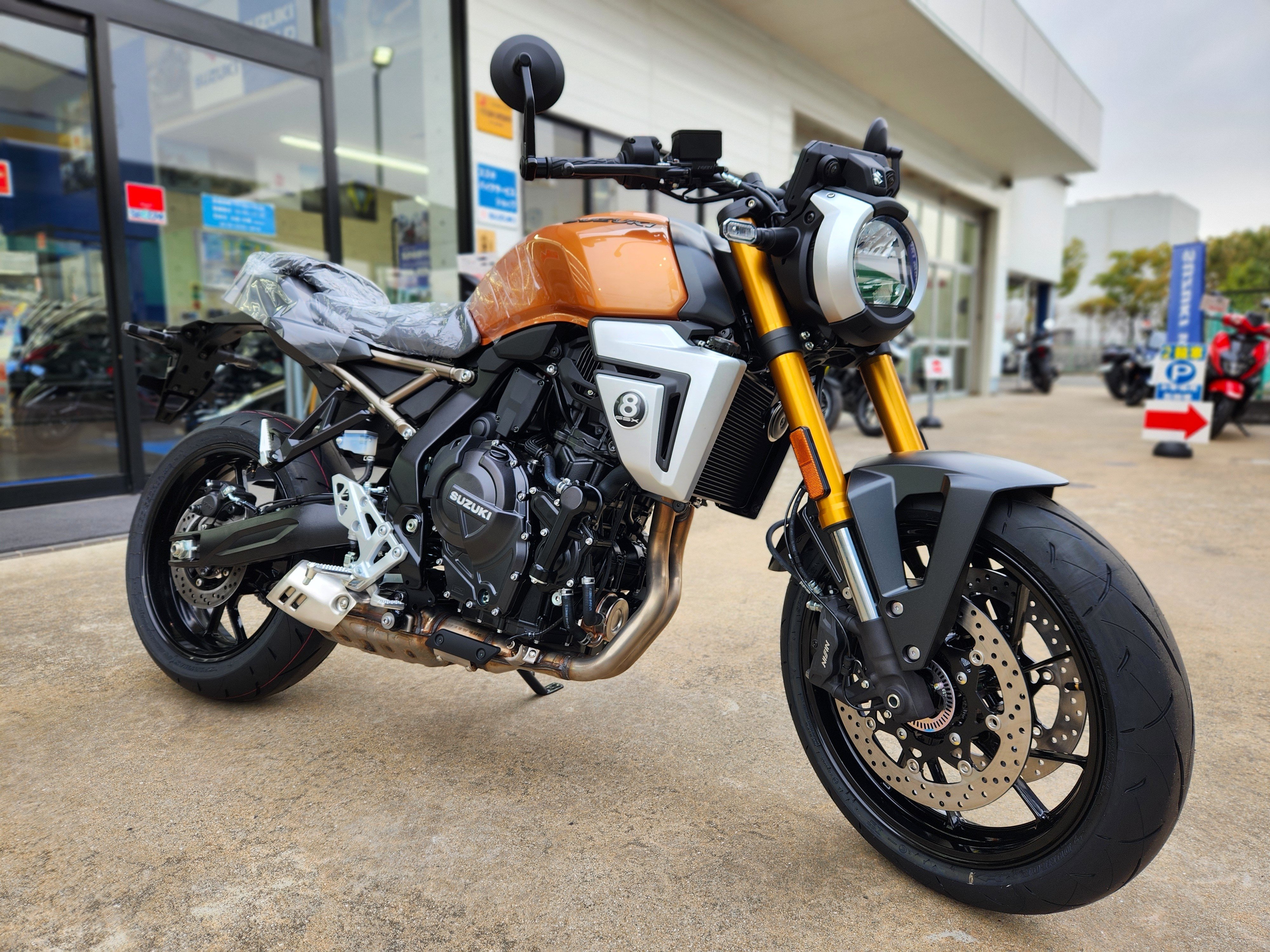 速報】GSX-8T キャンディバーントゴールド入荷しました！SBS隼兵庫東に